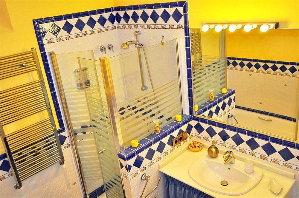 Welcome Inn Nerja Guest House Luxury Bed & Breakfast Exterior foto