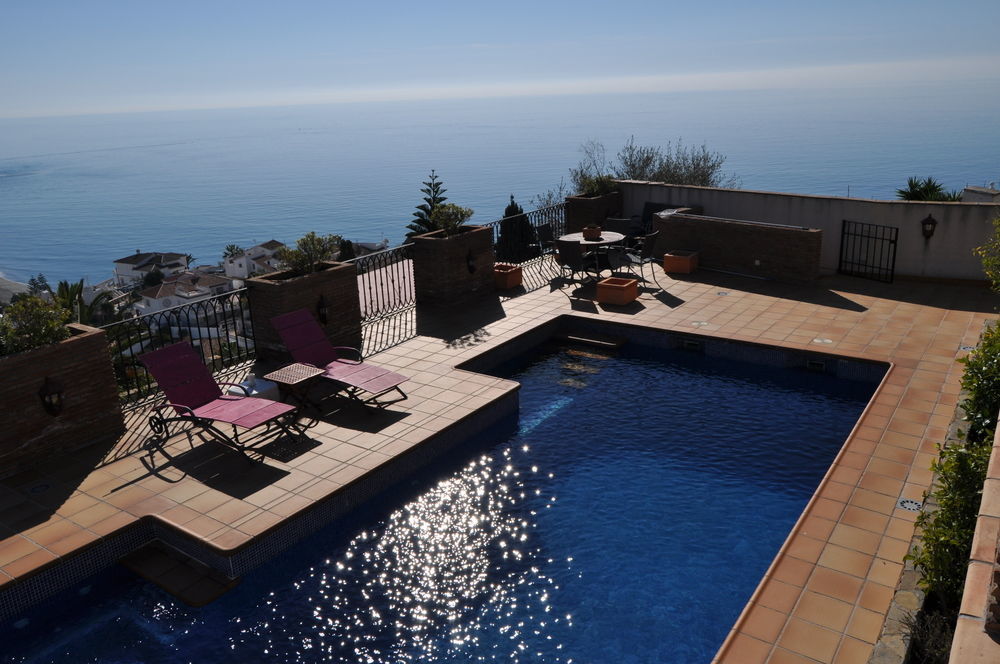 Welcome Inn Nerja Guest House Luxury Bed & Breakfast Exterior foto