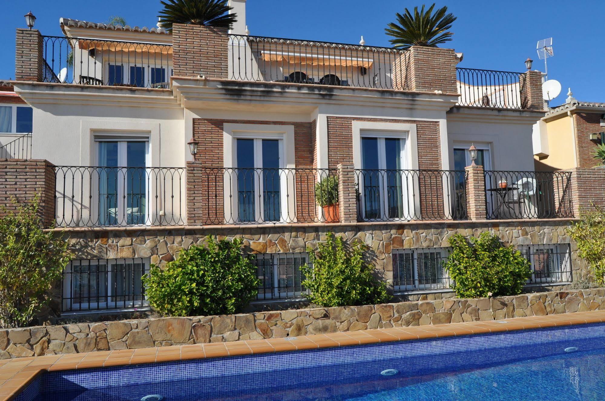 Welcome Inn Nerja Guest House Luxury Bed & Breakfast Exterior foto