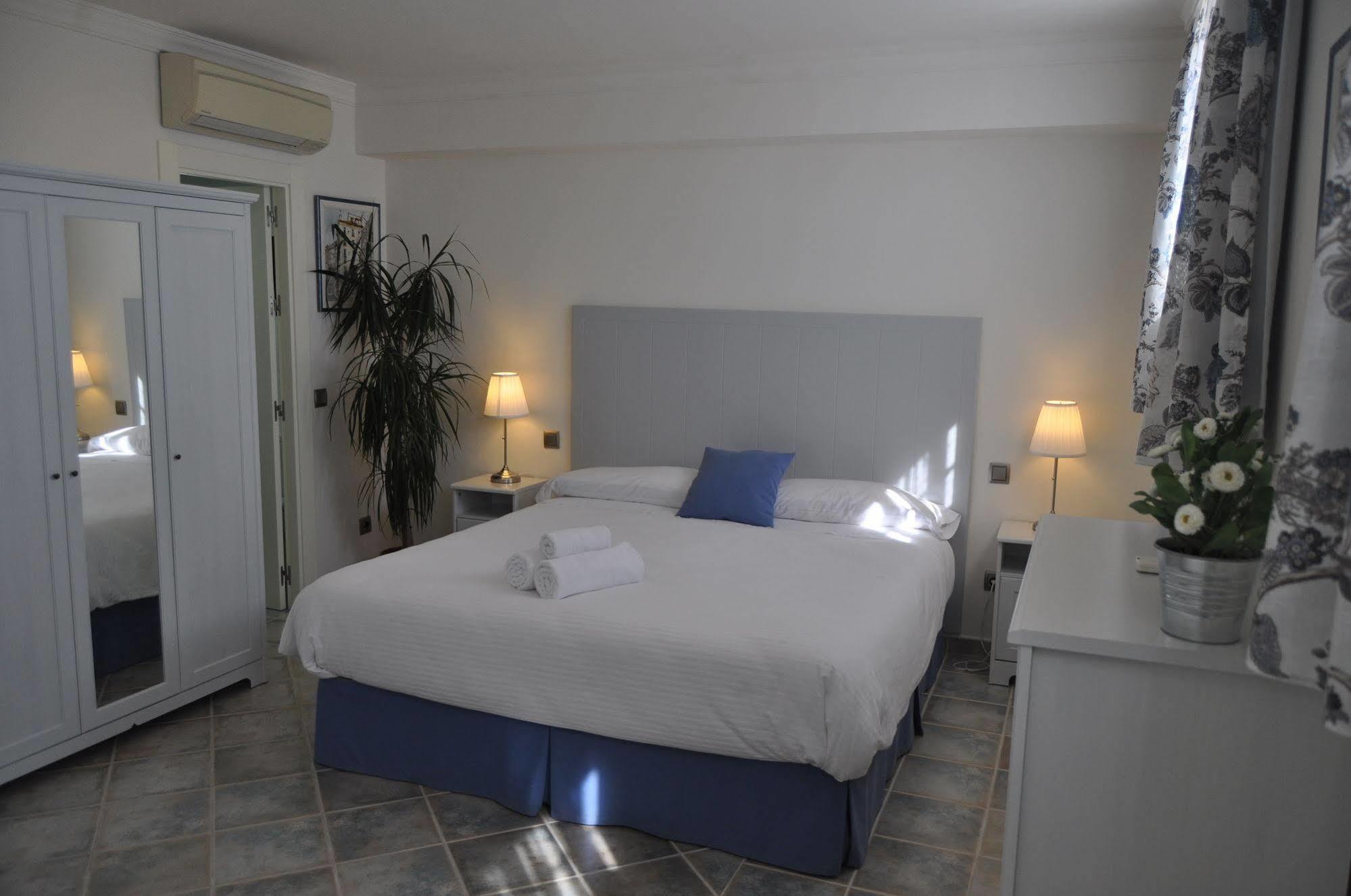 Welcome Inn Nerja Guest House Luxury Bed & Breakfast Exterior foto
