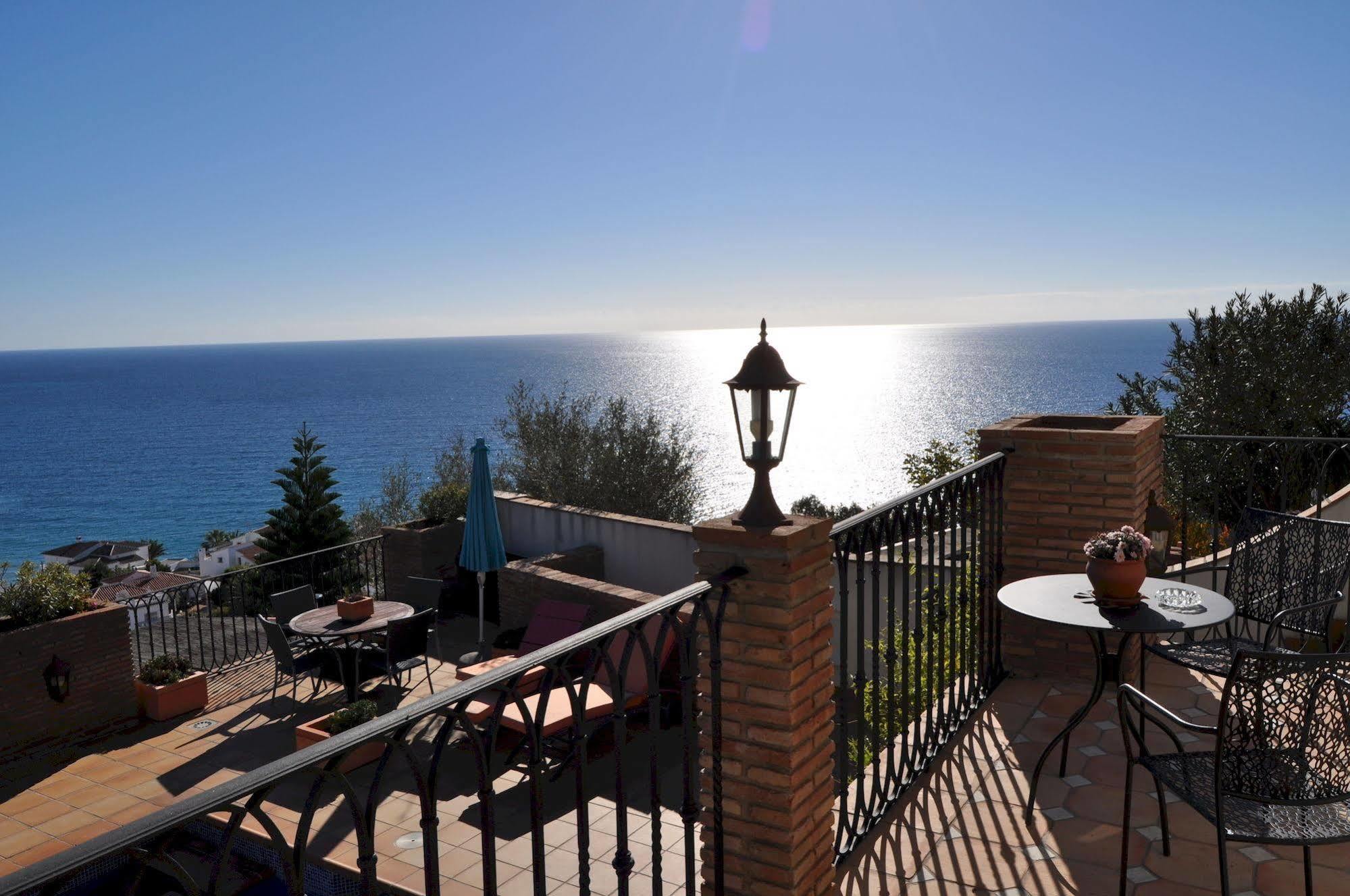 Welcome Inn Nerja Guest House Luxury Bed & Breakfast Exterior foto