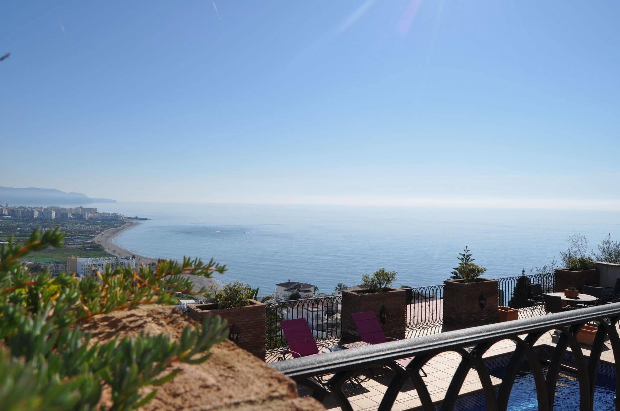 Welcome Inn Nerja Guest House Luxury Bed & Breakfast Exterior foto