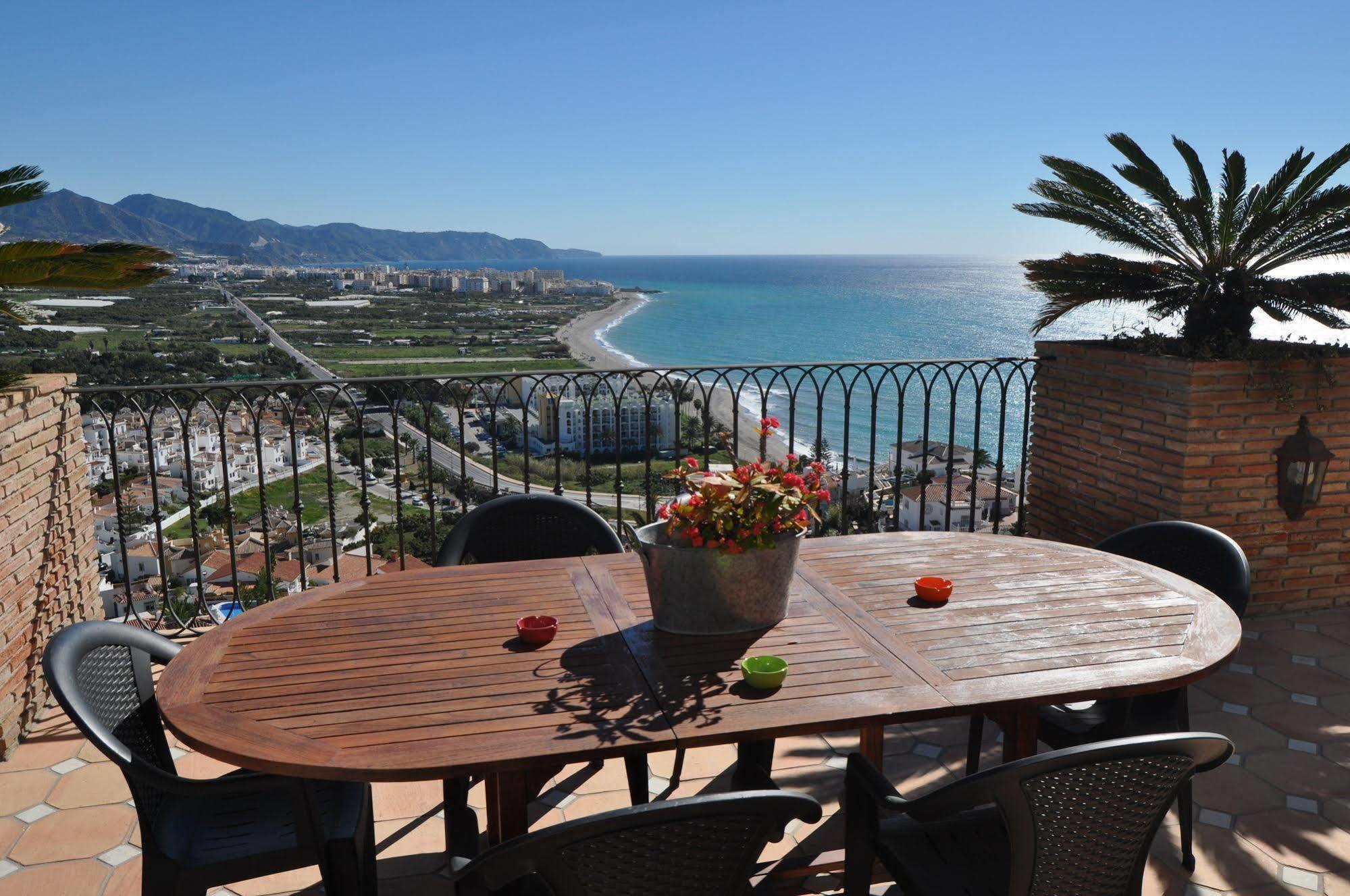 Welcome Inn Nerja Guest House Luxury Bed & Breakfast Exterior foto