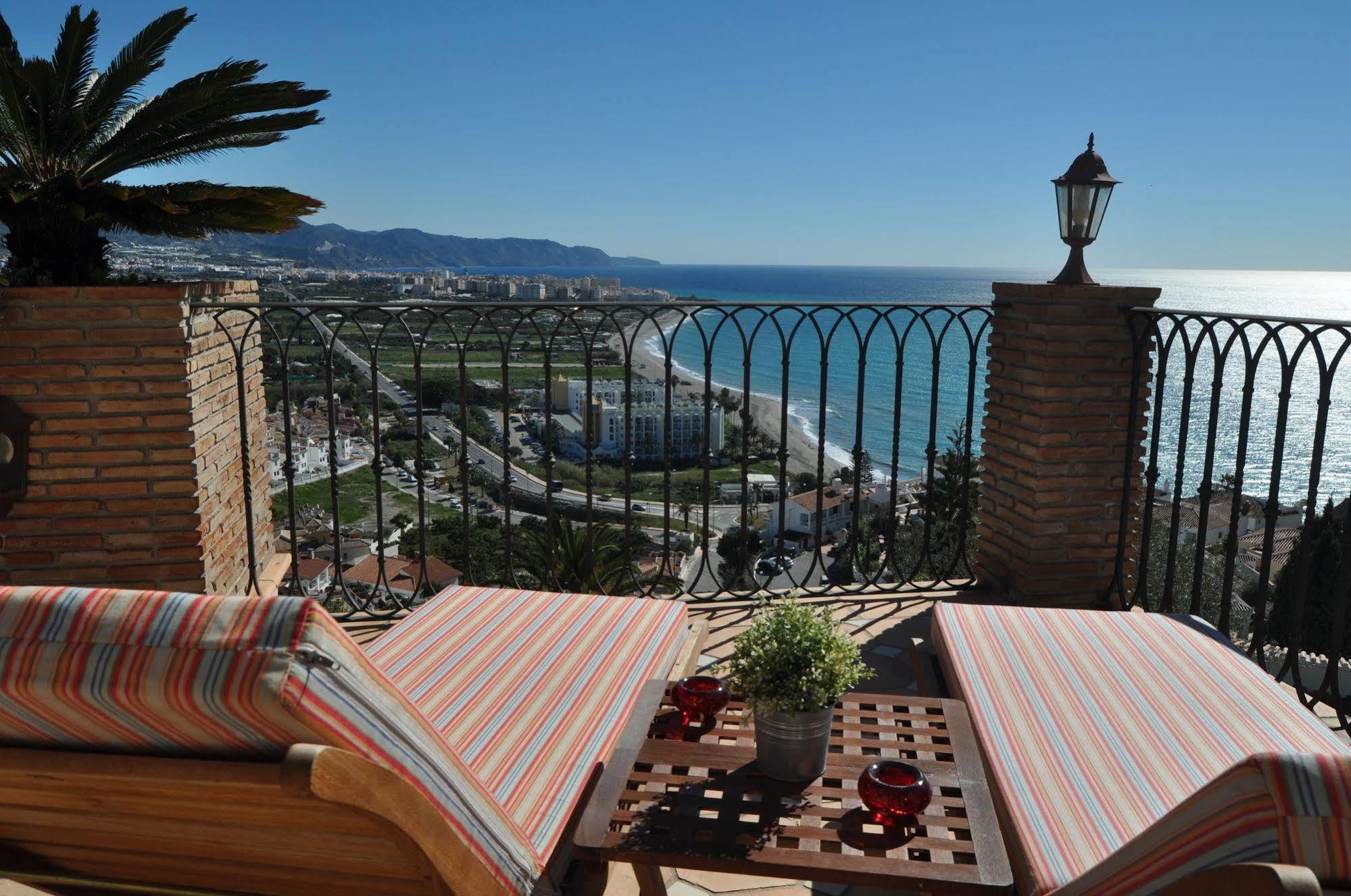 Welcome Inn Nerja Guest House Luxury Bed & Breakfast Exterior foto