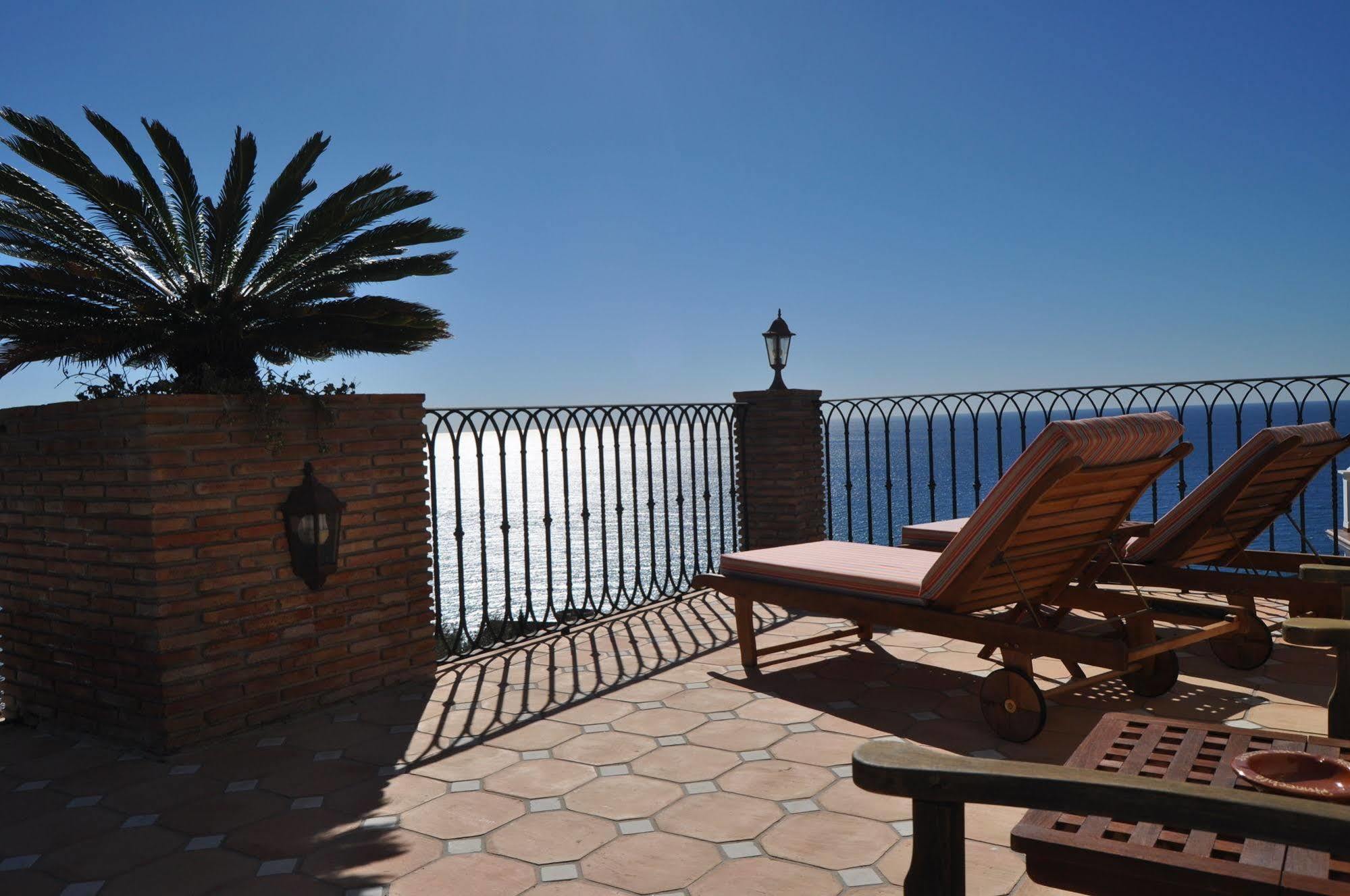 Welcome Inn Nerja Guest House Luxury Bed & Breakfast Exterior foto