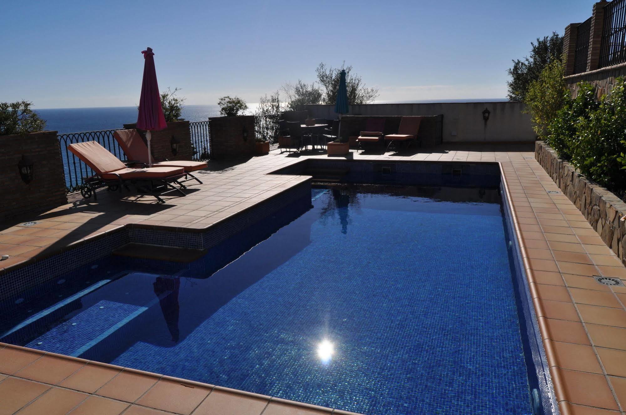 Welcome Inn Nerja Guest House Luxury Bed & Breakfast Exterior foto